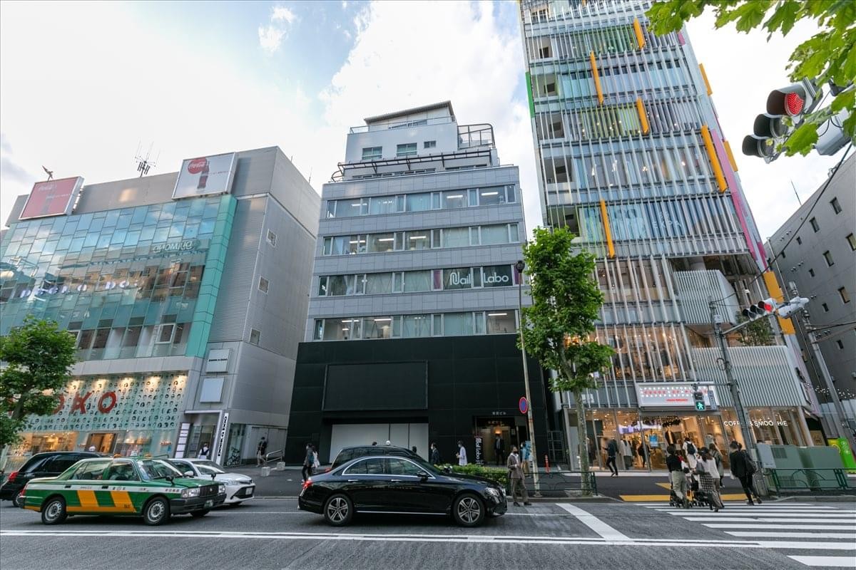 Street-level exterior view of the modern Tobu Building at 6-28-9 Jingumae.