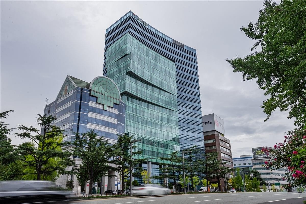 Exterior view of the contemporary glass and steel Daegu Trade Centre building.