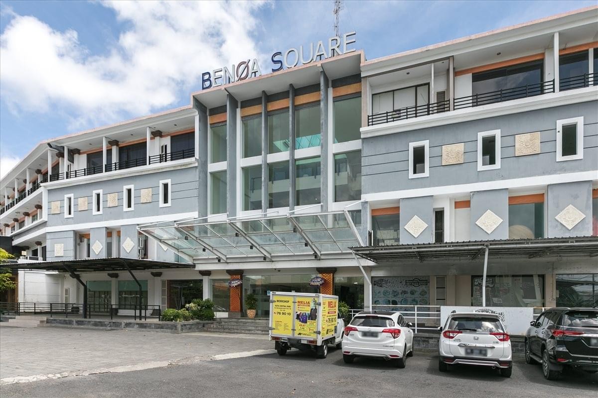 Exterior view of the contemporary facade and entrance at Benoa Square.
