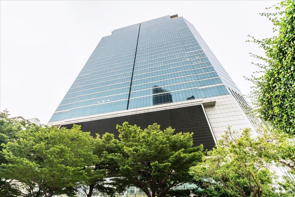 Exterior view of the modern glass facade of the Chamchuri Square Building.