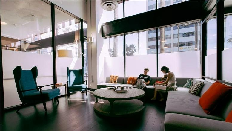 Spacious communal lounge at Ciyunsi, 56 East 4th Ring Road Middle, Chaoyang District, Beijing.