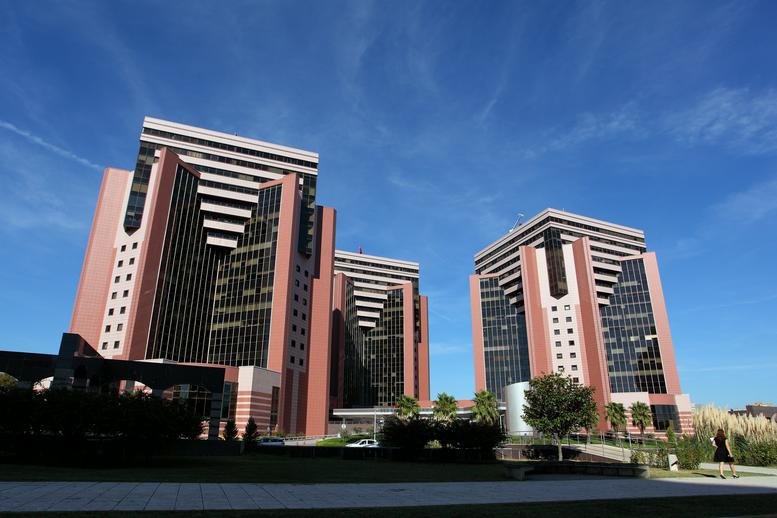 Exterior view of the geometric multi-tower EGS Business Park, B1 Blok No:1 under a clear blue sky.