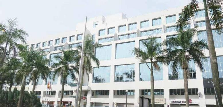 Exterior view of the white facade and glass windows at 804C, Executive Suite, 97 Jalan SS 7/C.