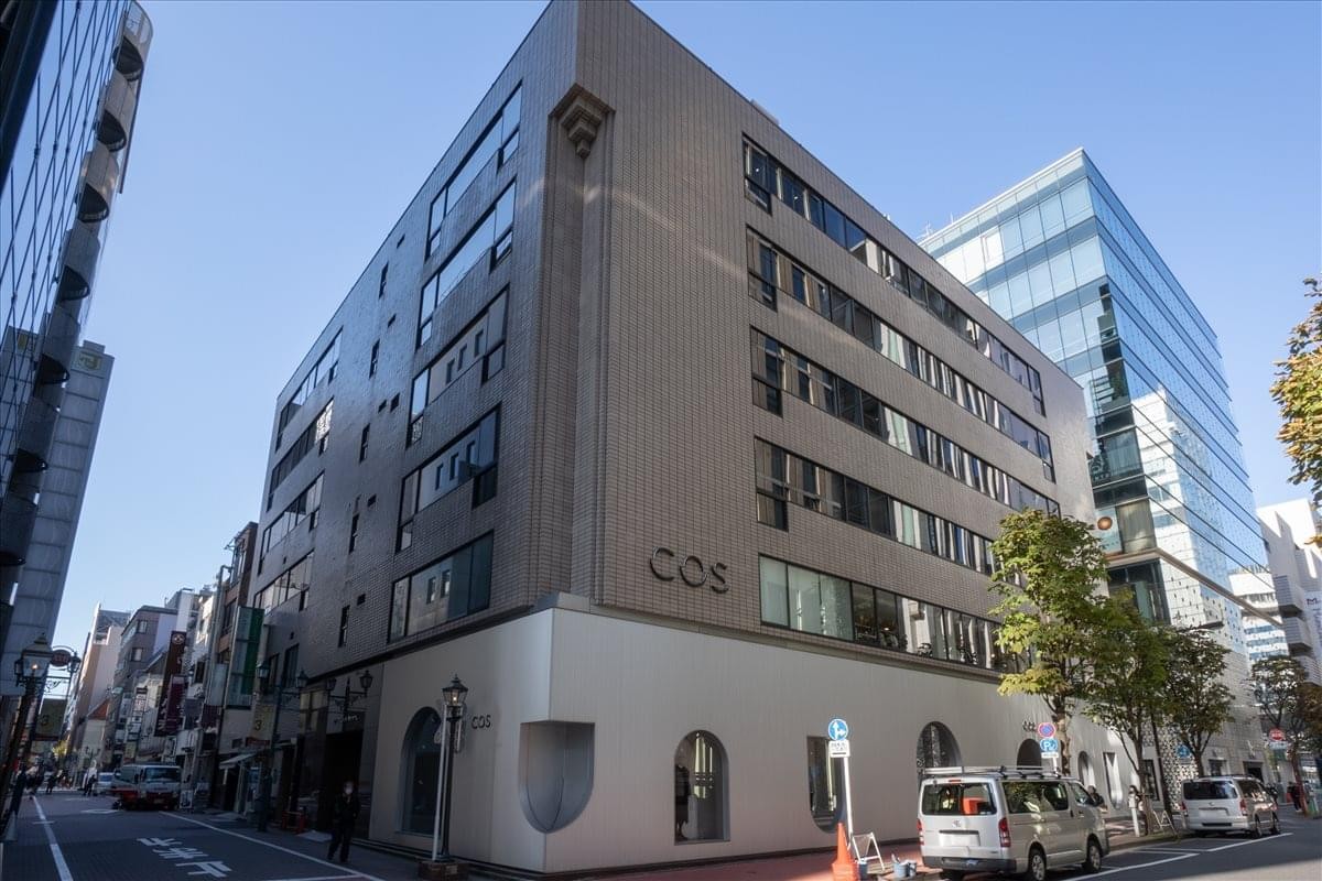 Exterior view of the Okura Bekkan, 5th Floor, 3-4-1 Ginza building featuring a clean gray and white facade.