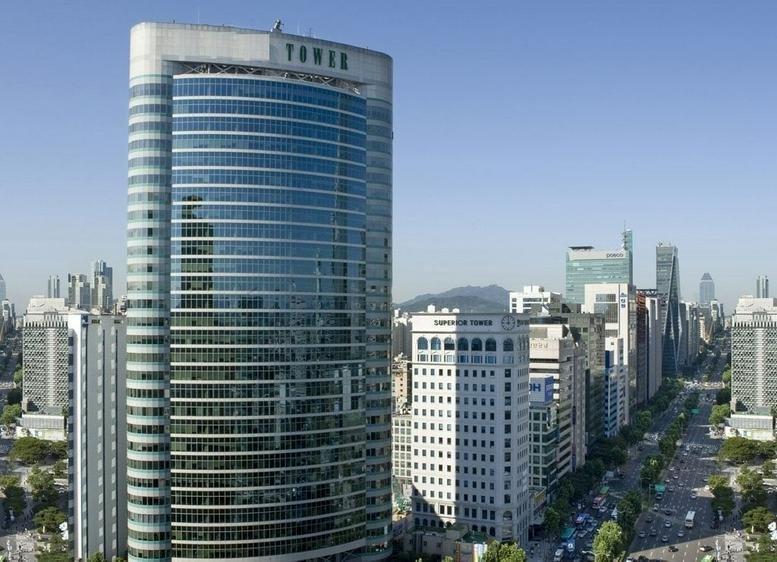 Exterior view of the glass-facade Glass Tower on Teheran-ro.