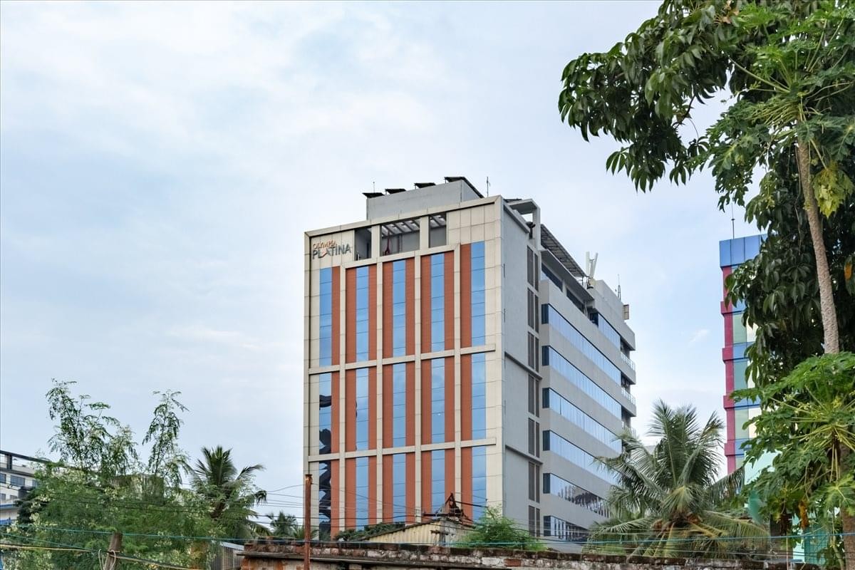 Exterior view of the glass-facade Olympia Platina building.