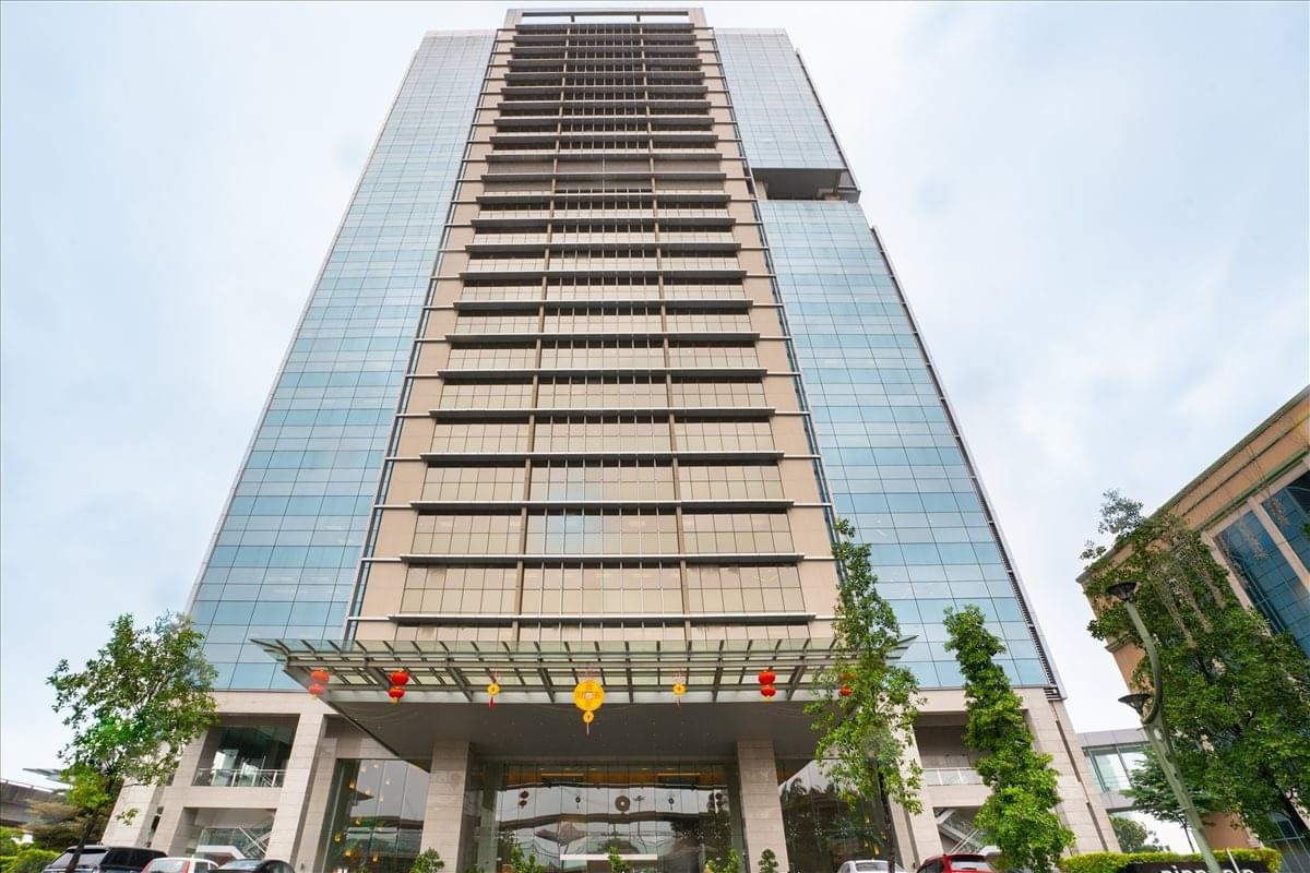 Exterior view of the high-rise glass facade at The Pinnacle Persiaran Lagoon.