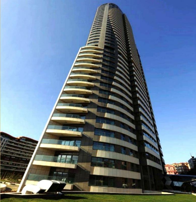 Exterior view of the curved, modern high-rise tower at Akasya Evleri Sitesi.