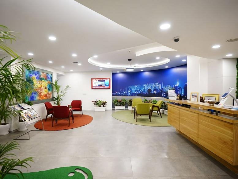 Spacious, modern reception and lobby at Vatika Atrium, Golf Course Road, Sector 53, Gurgaon, India.