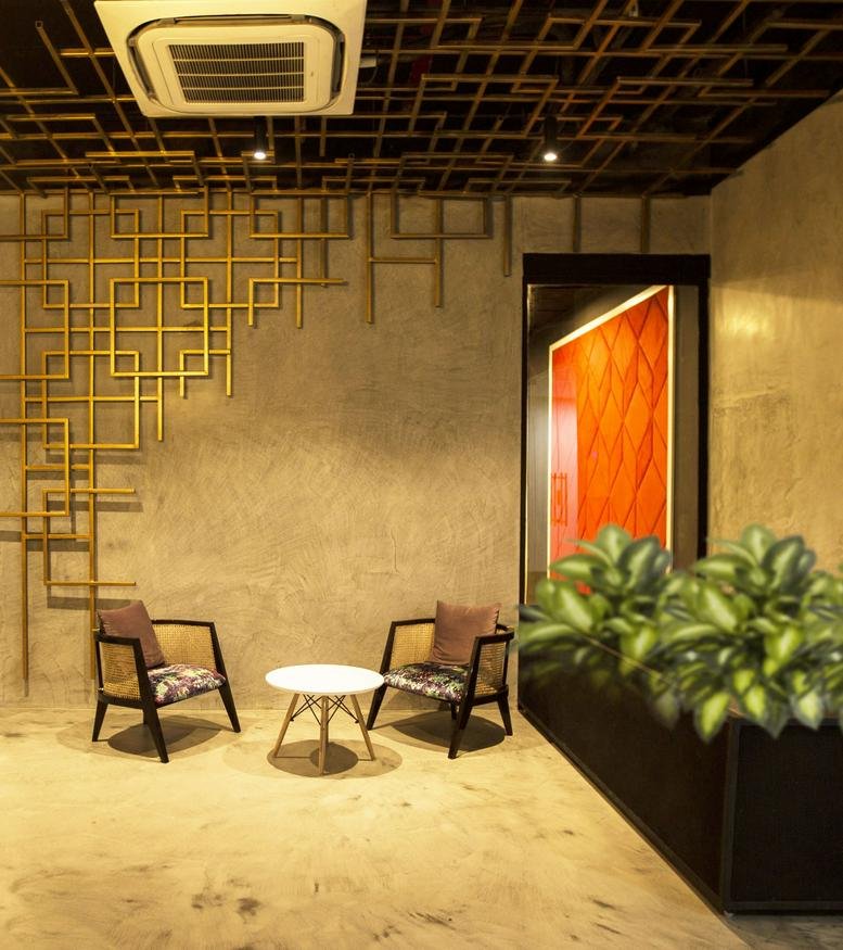 Spacious reception area with decorative gold wall art at Western Pearl Building.