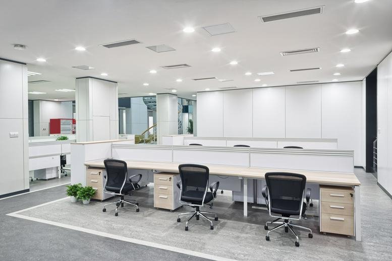 Modern open-plan office at Qujiang Culture Business Club, 292 Yannan Road, Qujiang, Xi'an with white desks and black chairs.