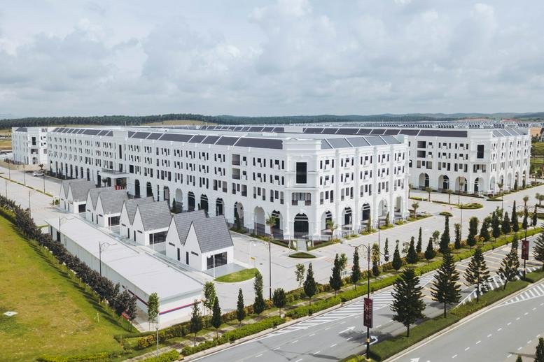 Exterior view of the white classical-style facade of Reserve Eco Palladium.