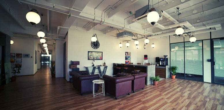 Spacious reception area at Salarpuria Sattva Knowledge City featuring leather seating and warm lighting.