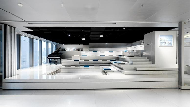 Spacious communal lounge at Sichuan Airlines Center, No. 6, Renmin East Road, Jinjiang District, Chengdu.