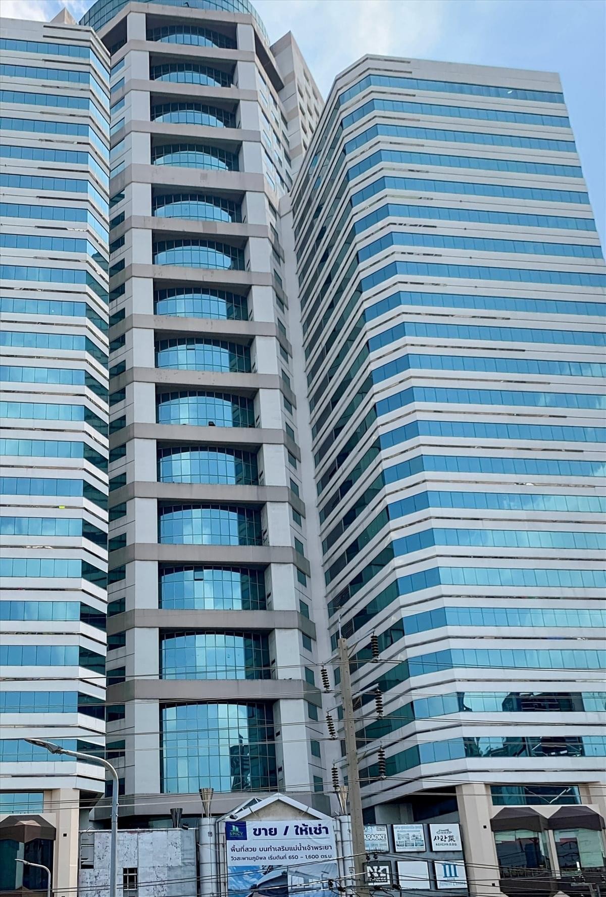 Exterior view of the glass-facade Tower 2, SV City Tower, Rama 3 Road, Bangkok, Thailand.