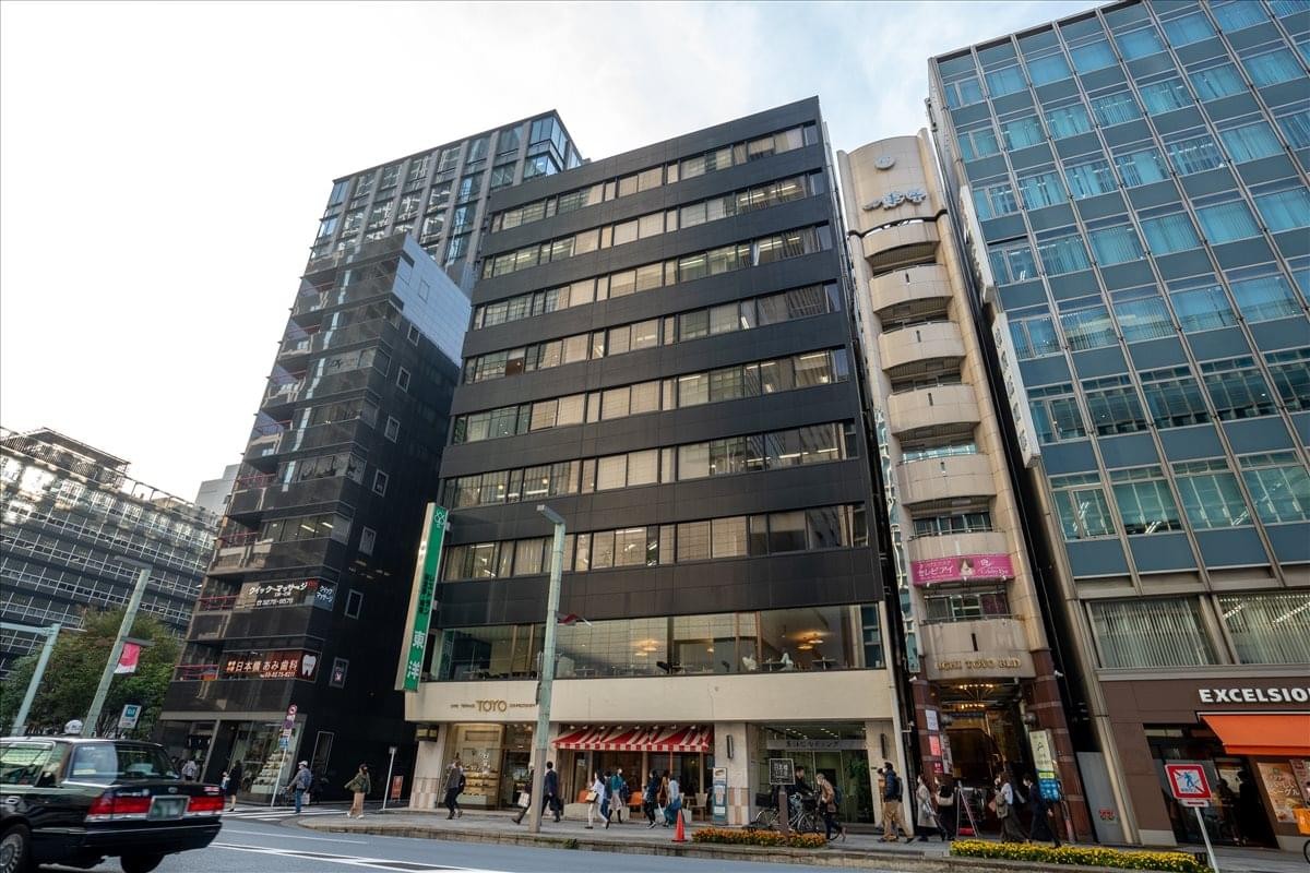 Exterior view of the dark-facade Toyo Building at 1-2-10 Nihonbashi in Tokyo.