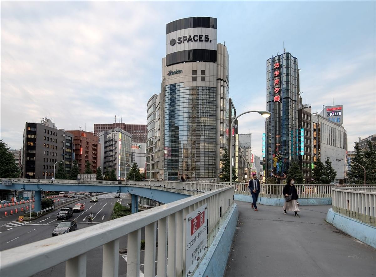 Exterior view of the modern Zenken Plaza skyscraper with its distinctive curved glass facade.