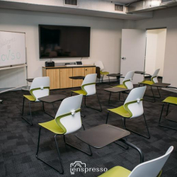 Exterior view of 1/896 Canning Highway, Applecross