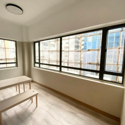 Exterior view of Mai Tak Industrial Building, 221 Wai Yip Street, Room D, 8/F, Kwun Tong