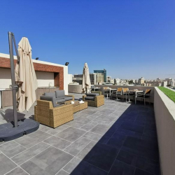 Queen Nour Street,مجمع زينة التجاري