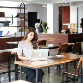 Exterior image of the Hive Thonglor, 46/9 Soi Sukhumvit 49, Klong Ton Nua, Wattana. Click for details.