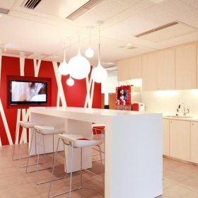 Office suite to let in Tokyo. Click for details.