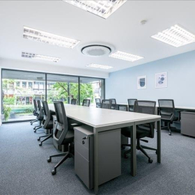 Exterior image of 723 Si Lom, Khwaeng Silom, Teo Hong Silom Building, Bangrak. Click for details.