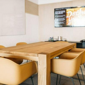 Office suites in central Tokyo. Click for details.